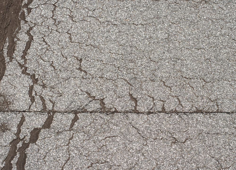 Daklekkage door scheuren in plat dak De Meern Losliggend dakleer op plat dak in De Meern